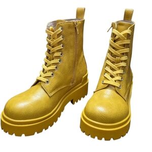 NWOT Urban Outfitters Brody Mono Yellow Lace-Up Ankle Boots